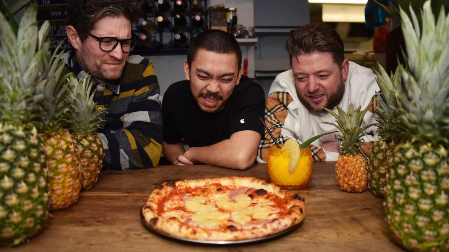 ¡La pizza con piña declara independencia y forma su propio país culinario!